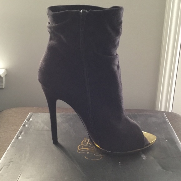 Gold Plate Toe Stilettos - Picture 3 of 4